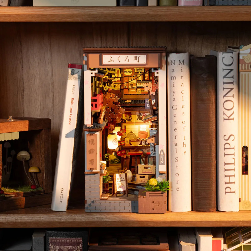 Rolife DIY Book Nook Kit - Sakura Wine Alley TGB11
